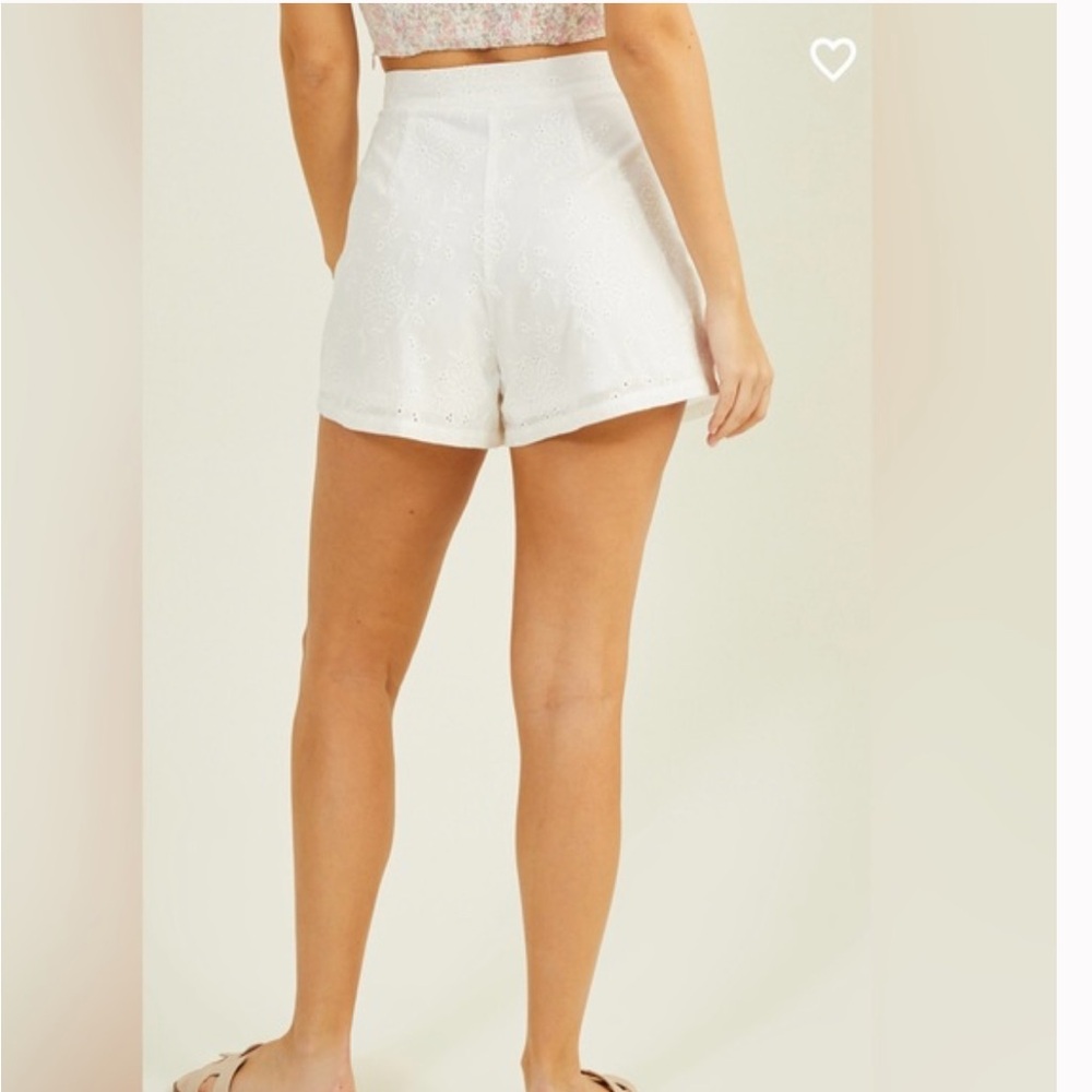 NEW WITH TAGS Altar’d State Katie Eyelet Trouser Shorts White Small - Picture 4 of 8